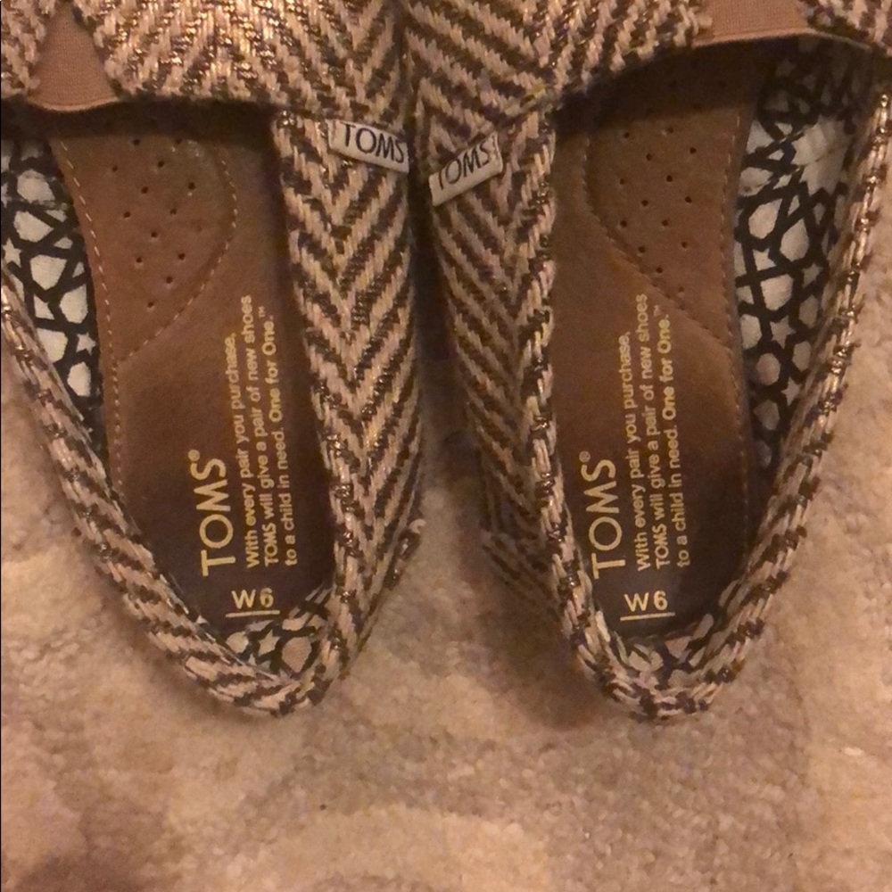 Toms - Picture 4 of 5